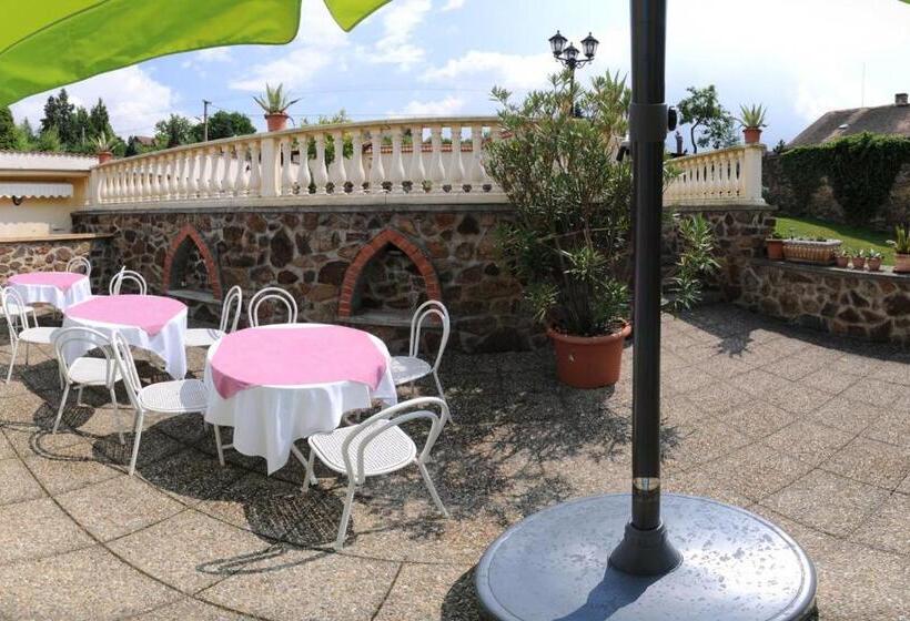 Пансион Penzion A Restaurace Nad Hradem