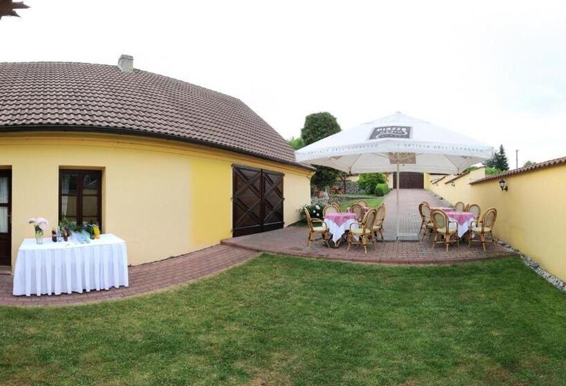 Пансион Penzion A Restaurace Nad Hradem