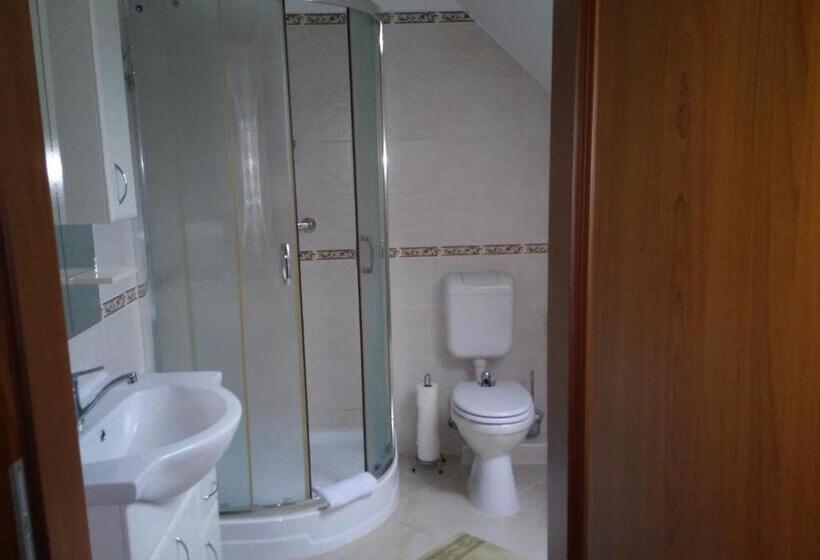 بنسيون Tip Top Lak Vendégház