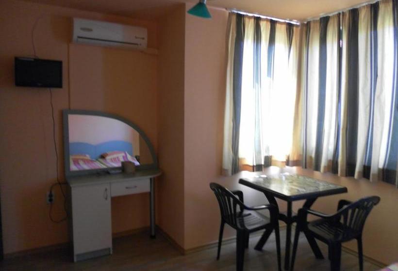 ペンション Villa Mari Guest Rooms