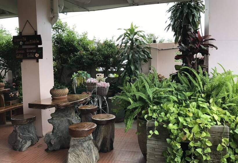 Общежитие Ponlaan Apartment