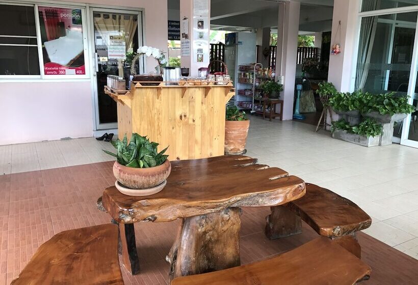 Общежитие Ponlaan Apartment