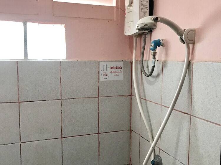 Общежитие Ponlaan Apartment