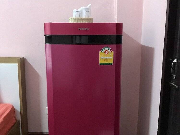 Общежитие Ponlaan Apartment