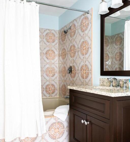 ユースホステル Rhea S Inn