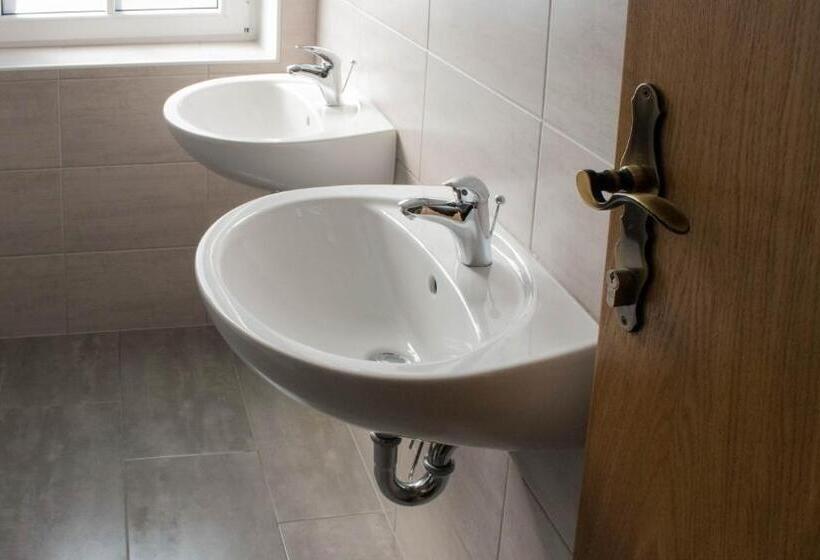 هاستل Travellers' Haven