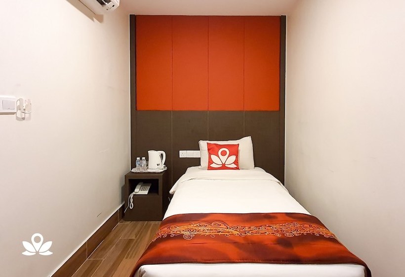 호텔 Capital O 90574 Glo