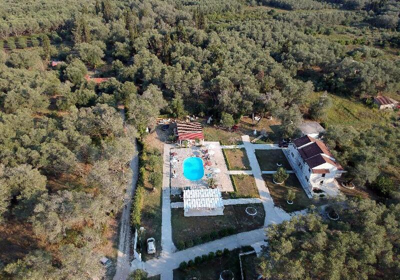 בית מלון כפרי Alykes Family Resort