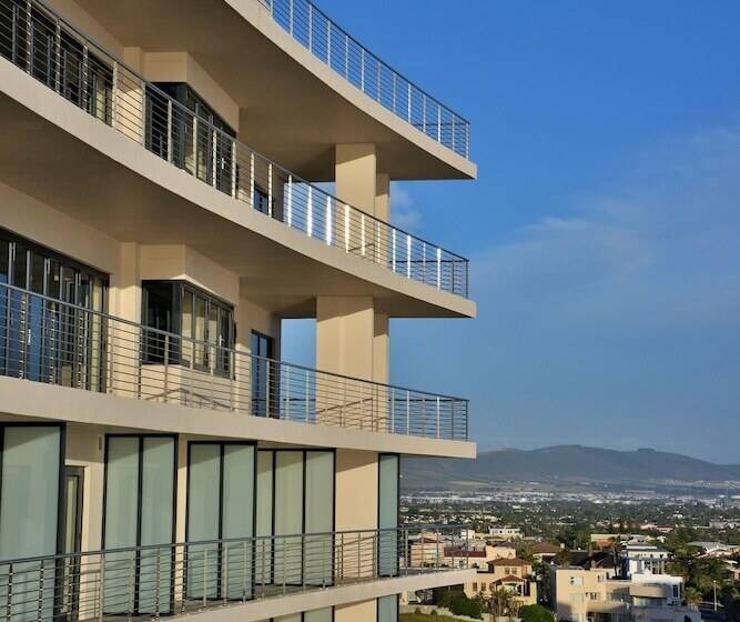 هتل Blaauwberg Beach