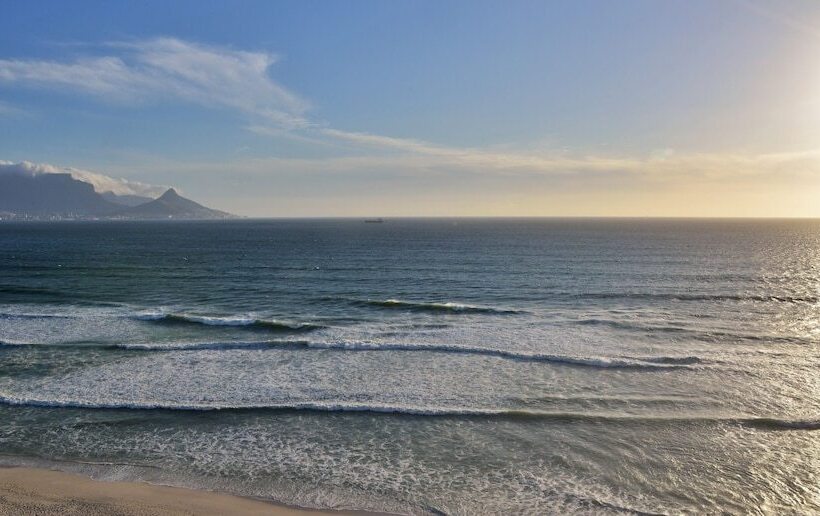 هتل Blaauwberg Beach