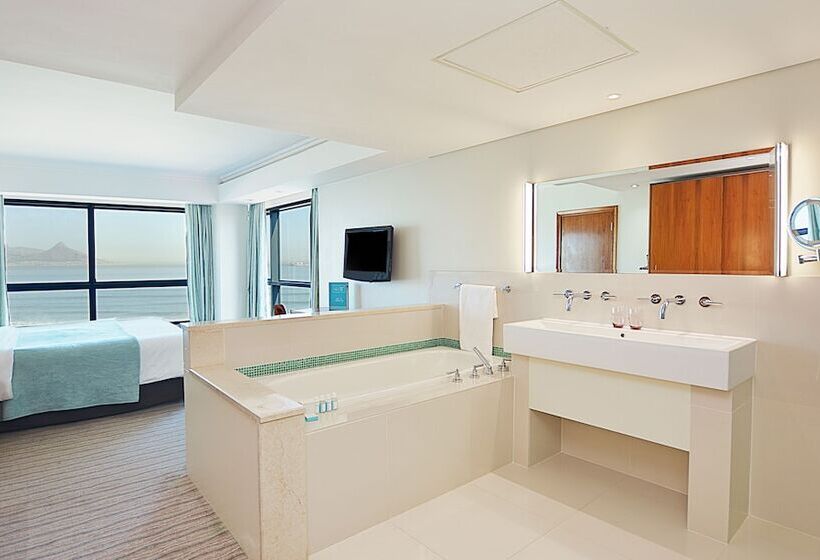 هتل Blaauwberg Beach