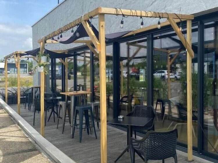 Отель Campanile Laval Nord