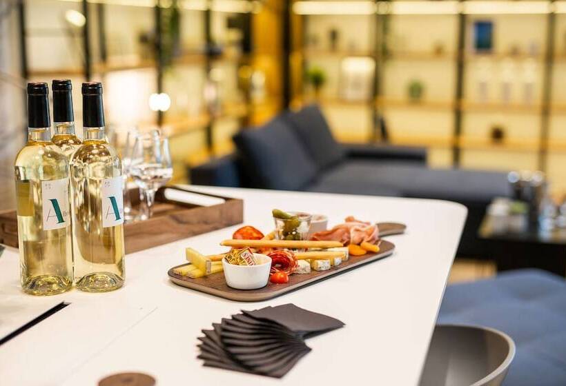 Отель Campanile Laval Nord