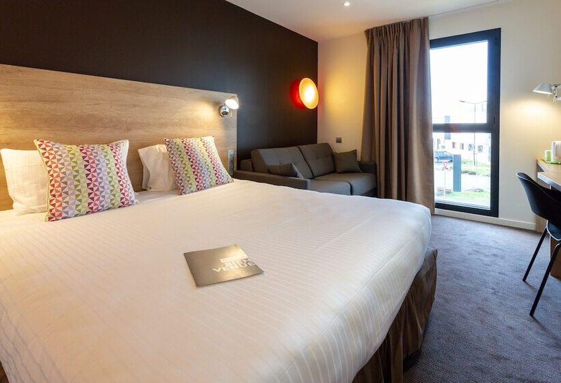 Отель Campanile Laval Nord