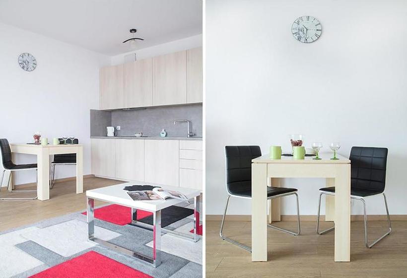 هتل Poznan Apartments Towarowa