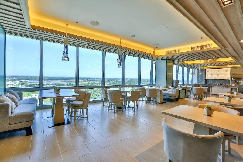 هتل Courtyard By Marriott Iloilo