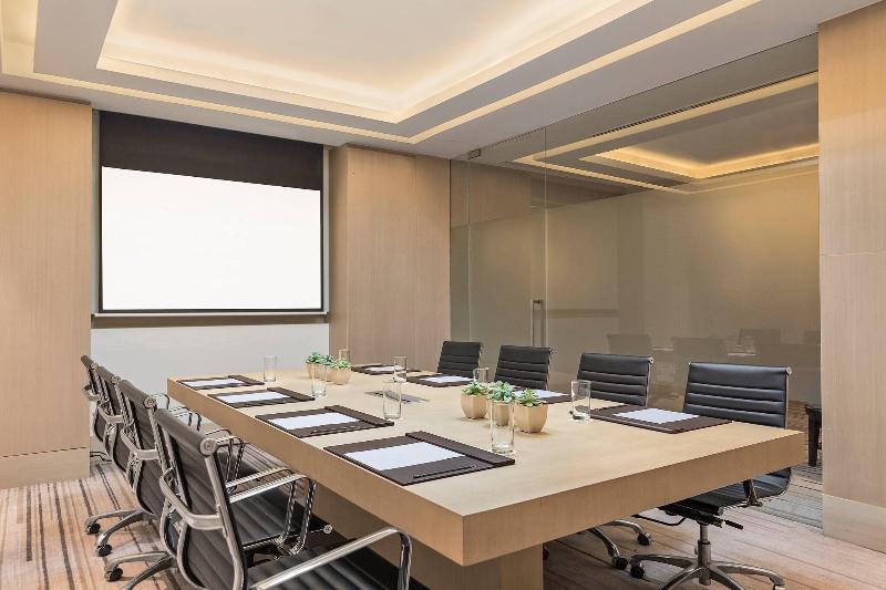 هتل Courtyard By Marriott Iloilo