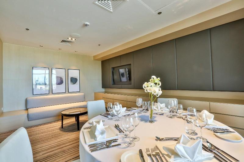 هتل Courtyard By Marriott Iloilo