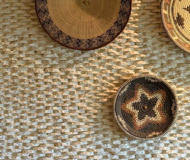 Отель Divelia East