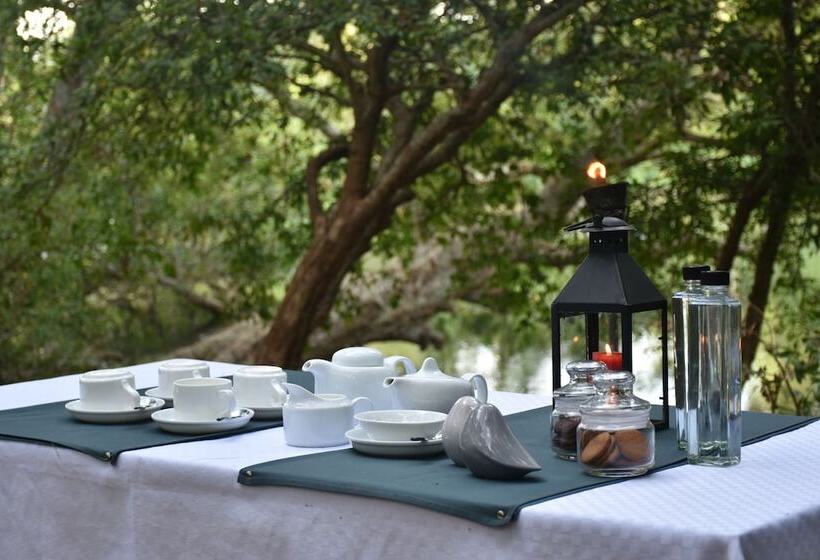 Отель Explorer By Eco Team Bundala