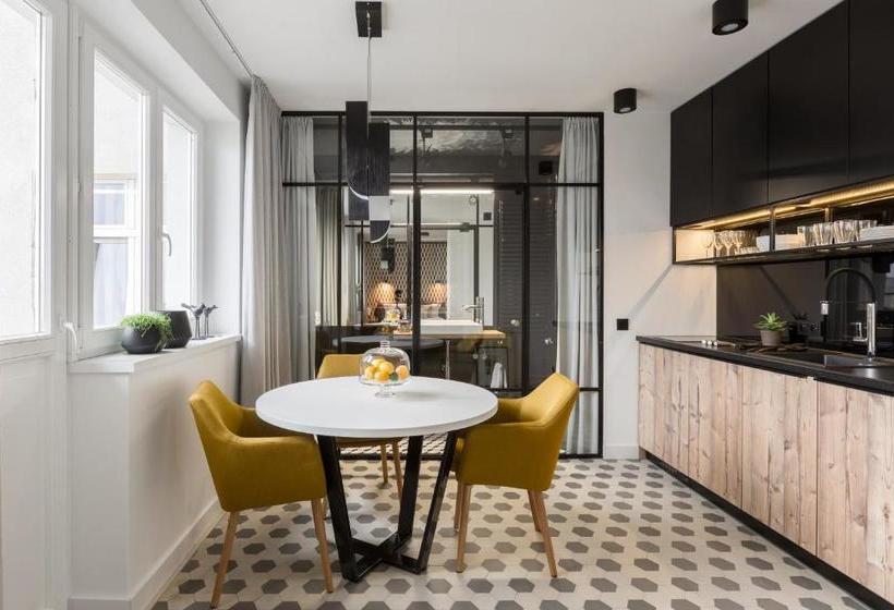 ホテル Fragola Apartments Old Town