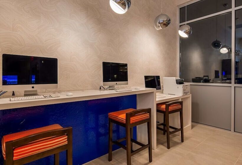 בית מלון כפרי Glō Best Western Brooklyn Nyc