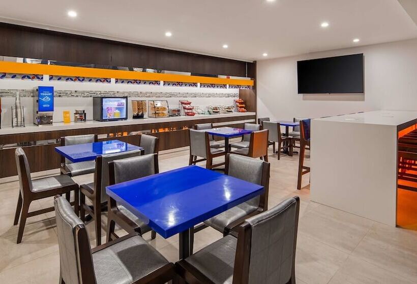 בית מלון כפרי Glō Best Western Brooklyn Nyc