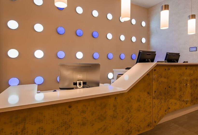 בית מלון כפרי Glō Best Western Brooklyn Nyc