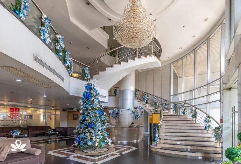 Отель Golden Panda Dormtel By Zen Rooms