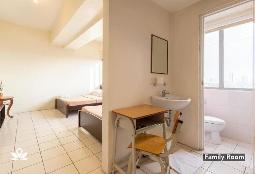 Отель Golden Panda Dormtel By Zen Rooms