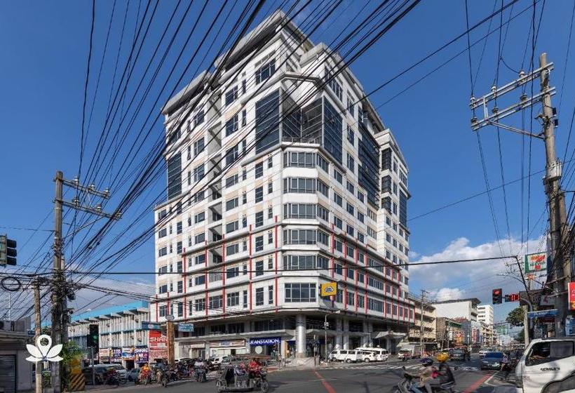 Отель Golden Panda Dormtel By Zen Rooms