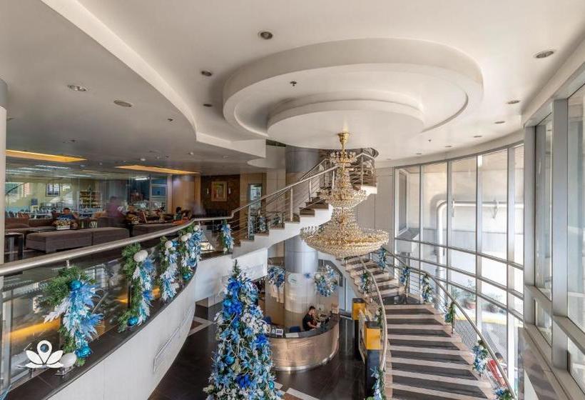 Отель Golden Panda Dormtel By Zen Rooms