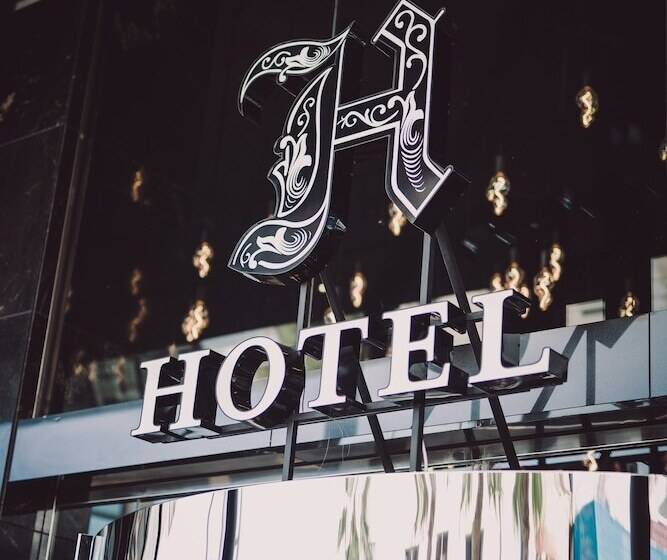 H Hotel - Adults Only