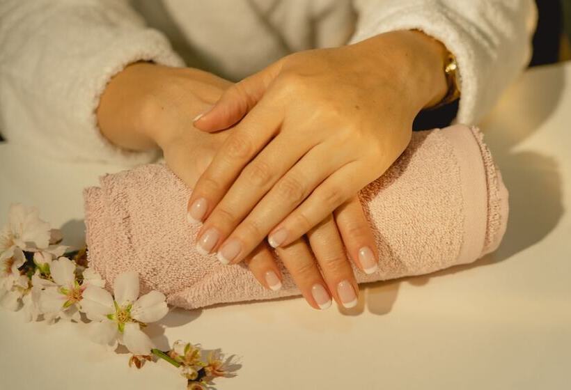 H Hotel - Adults Only