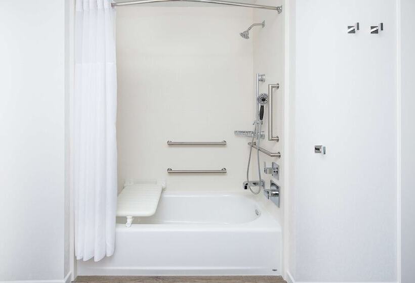 فندق  hampton Inn & Suites San Diego Airport Liberty Station