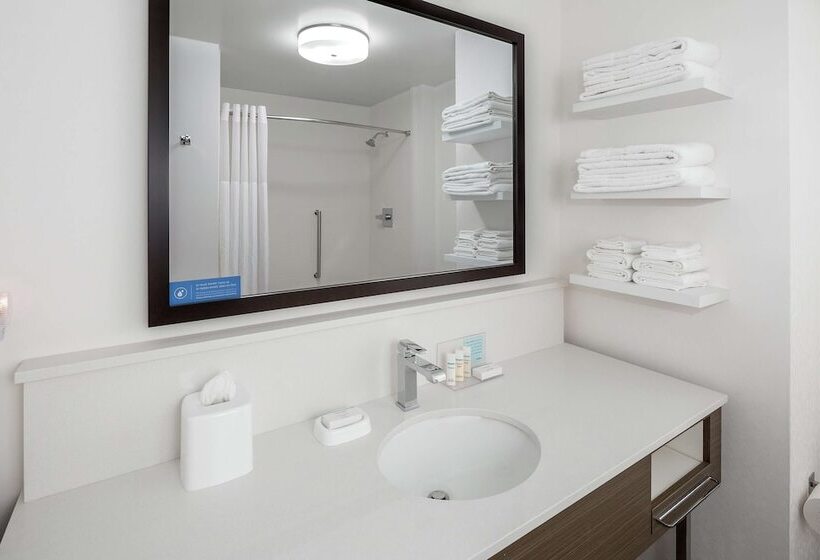 فندق  hampton Inn & Suites San Diego Airport Liberty Station