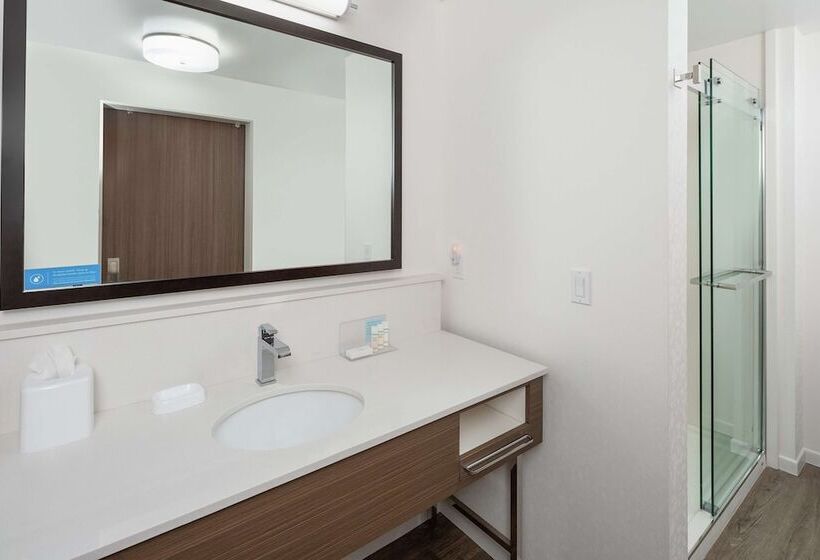 فندق  hampton Inn & Suites San Diego Airport Liberty Station