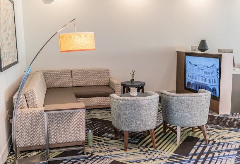 ホテル Holiday Inn Express & Suites Birmingham   Homewood By Ihg