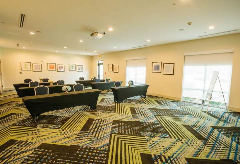 ホテル Holiday Inn Express & Suites Birmingham   Homewood By Ihg