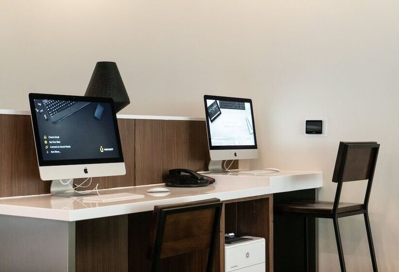 ホテル Holiday Inn Express & Suites Birmingham   Homewood By Ihg