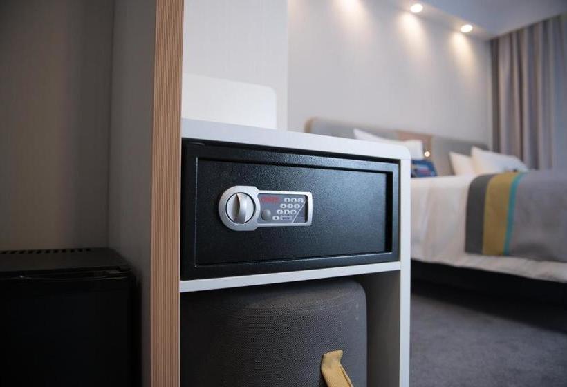 בית מלון כפרי Holiday Inn Express Moscow  Baumanskaya, An Ihg