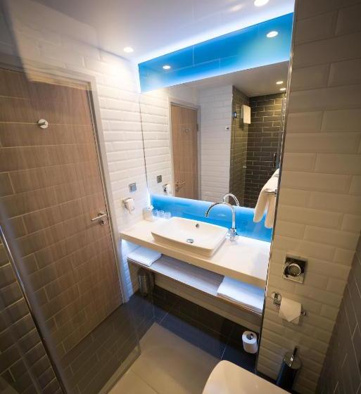 Отель Holiday Inn Express Moscow  Baumanskaya, An Ihg