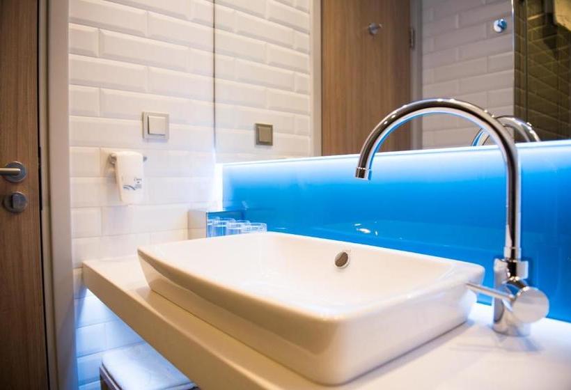 Отель Holiday Inn Express Moscow  Baumanskaya, An Ihg