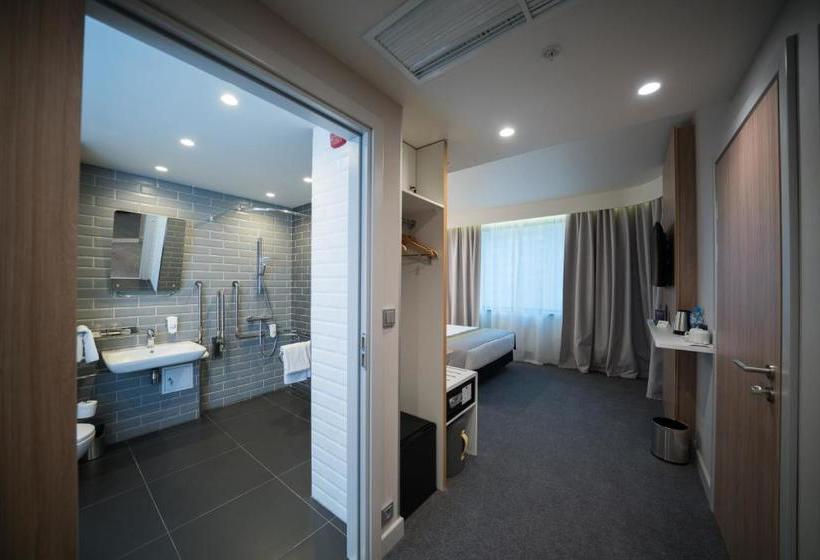 בית מלון כפרי Holiday Inn Express Moscow  Baumanskaya, An Ihg