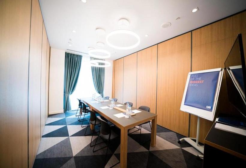 Отель Holiday Inn Express Moscow  Baumanskaya, An Ihg