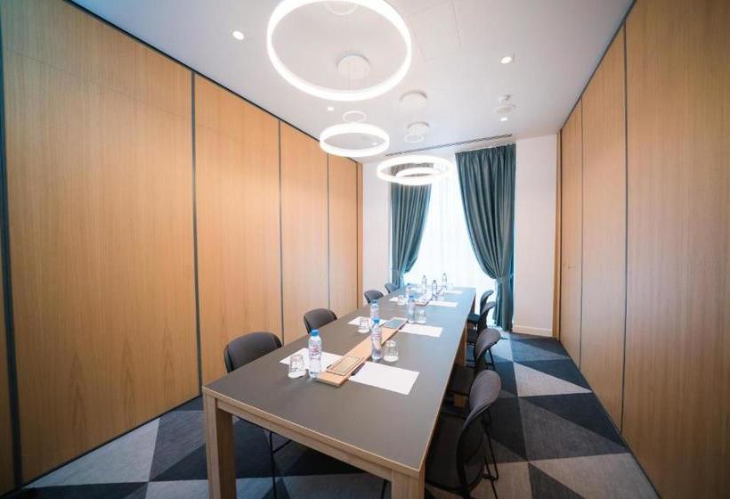 Отель Holiday Inn Express Moscow  Baumanskaya, An Ihg