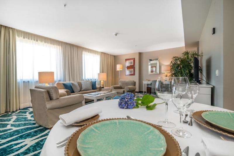 Отель Holiday Inn Porto