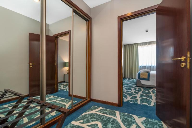 Отель Holiday Inn Porto