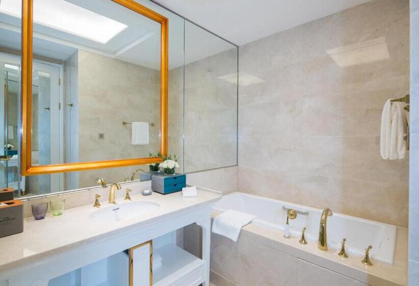 Отель Howard Johnson Plaza Ningbo