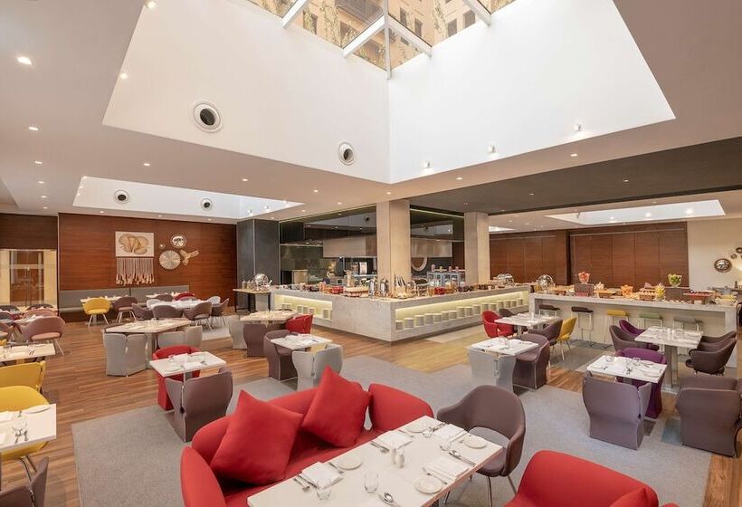 Отель Hyatt Place Dubai Wasl District